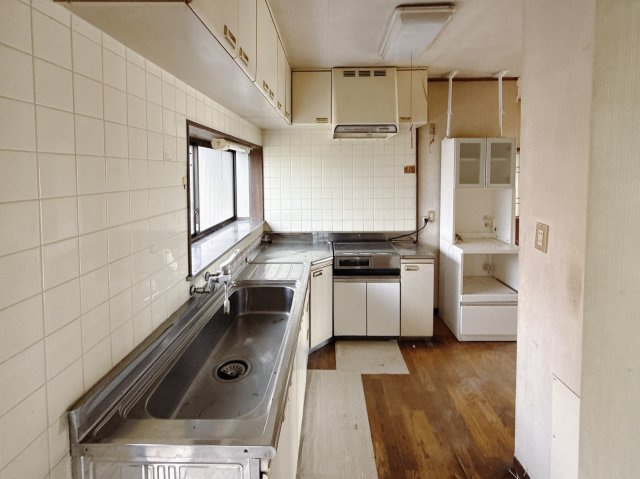 【中古戸建】足利市葉鹿町のキッチン|■キッチン｜作業がはかどる広々カウンタースペース(*^^*)