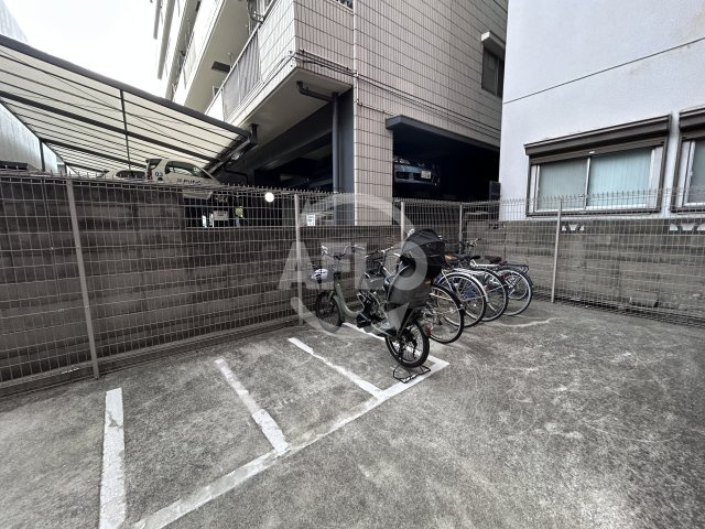 ラヴィ江坂イーストのその他|ラ・ヴィ江坂イースト　バイク置き場