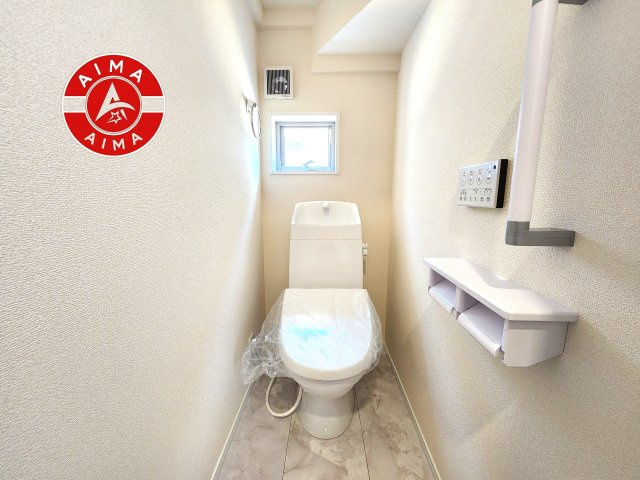 福津市福間南5丁目第19-2棟（2号棟）のトイレ|トイレ・ウォシュレット付。快適で衛生的な洗浄機能付温水シャワートイレです。