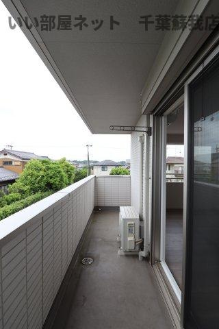 メゾンベース　Aのバルコニー|暖かな日差しのふりそそぐバルコニー