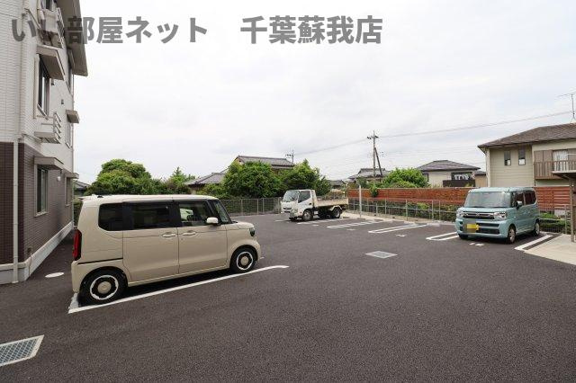 メゾンベース　Aの駐車場|カースペースがあります