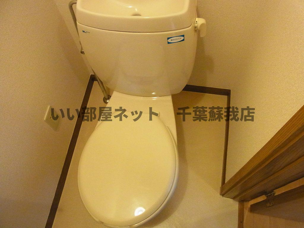 ハイツムラタのトイレ|落ち着いた色調のトイレです