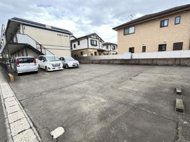 シェロスＹ・Ｋ中倉の駐車場