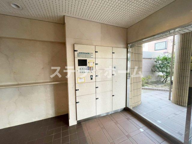 ラウンドスクエア吹田青葉丘のその他共用部分|宅配ボックスです