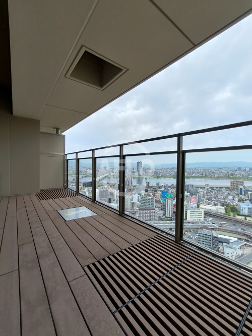 グラングリーン大阪THE NORTH RESIDENCE　扇町小学校のバルコニー
