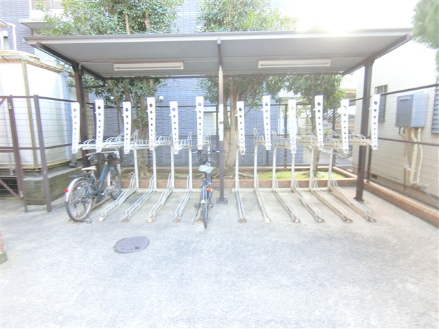 ライオンズマンション鵜の木駅前のその他共用部分|ラック式の駐輪場　空き状況等詳細はお問合せください。
