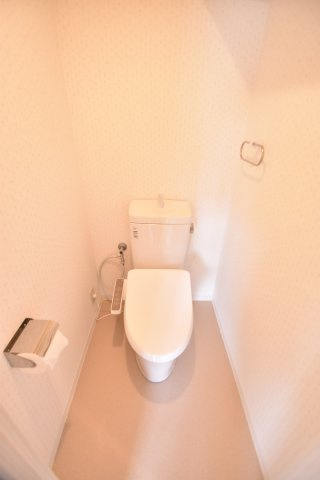 大阪市城東区中央１丁目の賃貸マンションのトイレ