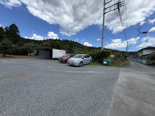 小鹿野町　借地権付き中古住宅の駐車場|近隣に月極駐車場あり