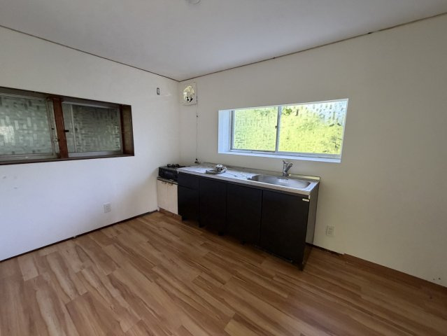小鹿野町　借地権付き中古住宅のキッチン|コンパクトなキッチンで掃除もラクラク