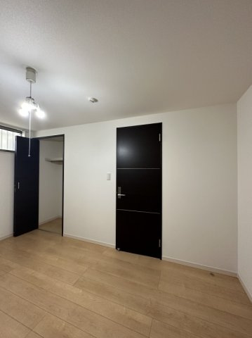要町1丁目戸建の洋室