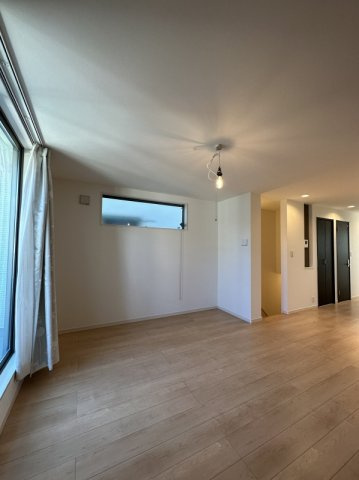 要町1丁目戸建の居間・リビング