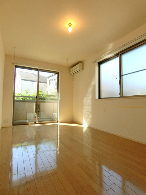 ＣＡＳＡ　ＢＲＡＮＺＩＮＯの居間・リビング|★2面採光の角部屋★