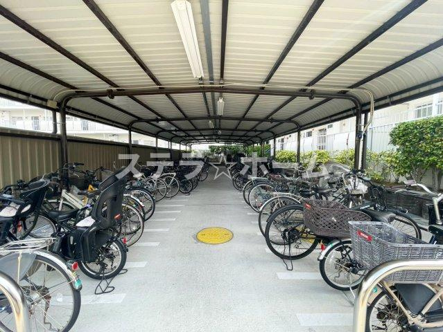 豊中緑ヶ丘サンハイツB棟の駐輪場|駐輪場です