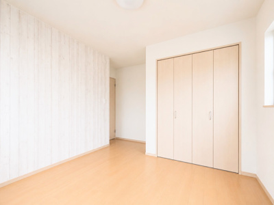 【洋室】 | ◆旭区中白根2丁目　中古戸建◆ | ◆柔らかい陽光が差し込む明るいお部屋を演出する設計。彩光の取れる窓が気持ちの良いお部屋を創り上げます。（写真は加工しています。）