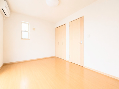 【洋室】 | ◆旭区中白根2丁目　中古戸建◆ | ◆子どものスタディ空間として、あるいは書斎やホビールームとして生活スタイルに合わせて使えるプライベートルーム。居心地のいい落ち着いたインテリアが似合います。（写真は加工しています。）
