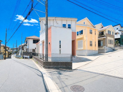 【前面道路含む現地写真】 | ◆旭区中白根2丁目　中古戸建◆ | ◆住宅ローンのご相談や周辺環境のご案内も含め、ローンに詳しい、地元に詳しいスタッフがお出迎えさせていただきます。お気軽にご相談ください。（写真は加工しています。）