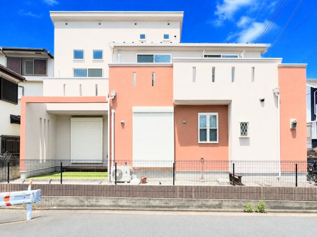 【外観】 | ◆旭区中白根2丁目　中古戸建◆ | ◆堂々たる趣ながら、主張し過ぎずどこか余裕を感じさせるシャープなフォルムで佇む邸宅は、晴天の空と照らし合わせる事で、本来あるべき完成形の姿を見せてくれます。