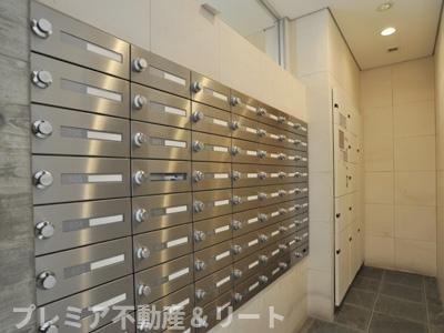 【設備】 | プレミアブラン代々木公園 | １Fに集合郵便受けがあります