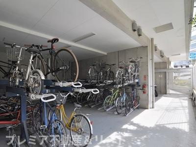 【その他共用部分】 | プレミアブラン代々木公園 | 屋根のある駐輪場です