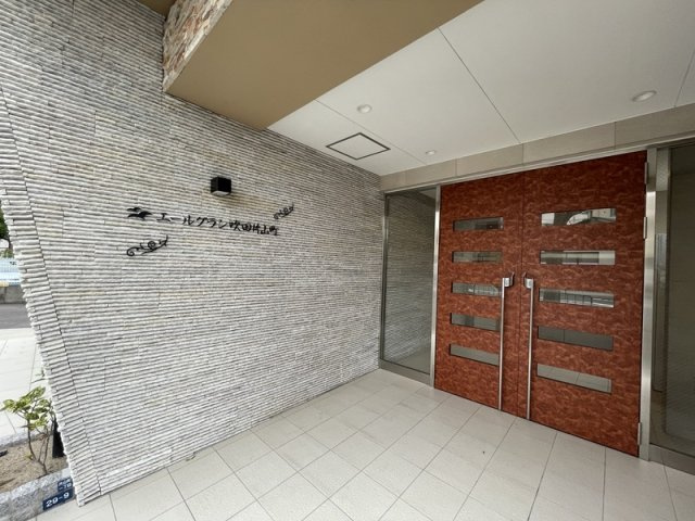 エールグラン吹田片山町のエントランス