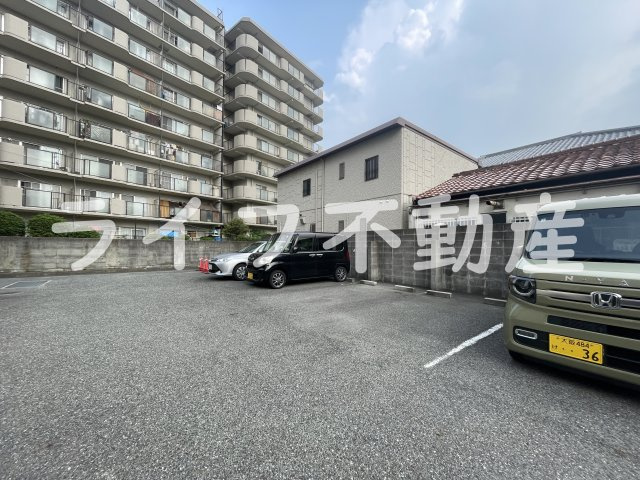 吉鴻ハイネス3の駐車場|駐車場があります