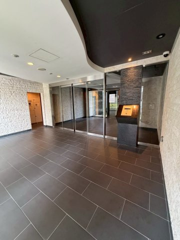 レジュールアッシュ九条のロビー