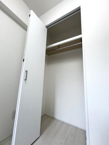 セザール第二竹ノ塚の収納|毎日使う洋服を取り出しやすく、身支度がスムーズです。