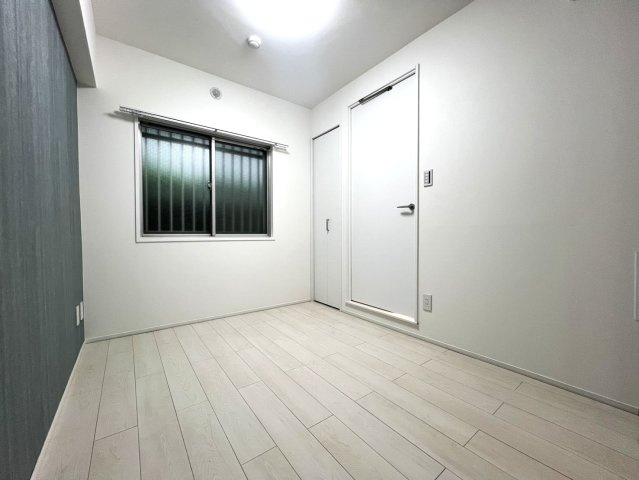 セザール第二竹ノ塚の洋室|シンプルな間取りで家具の配置もしやすく、主寝室としてお勧めです。