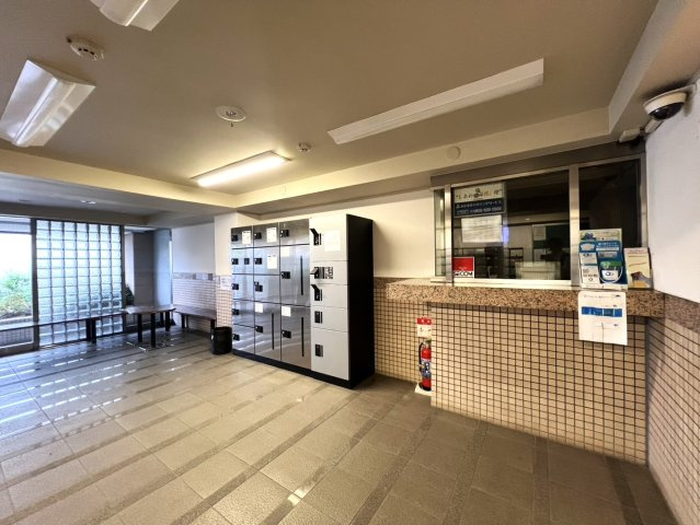 セザール第二竹ノ塚のその他共用部分|ベンチを備えた共用スペースがあり、ちょっとした休憩やご近所との交流の場として利用できます。