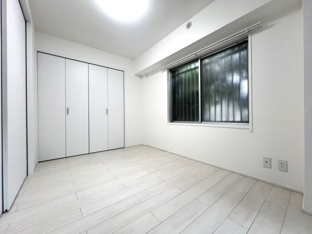 セザール第二竹ノ塚の洋室|窓が複数あることで換気がしやすく、お部屋も明るいままを保てます。