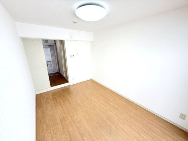 ビシック西進の洋室