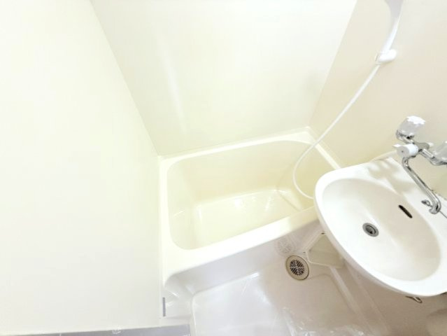 ビシック西進の浴室