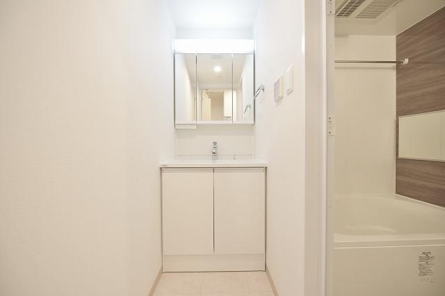 西宮市大屋町の賃貸マンションの洗面所