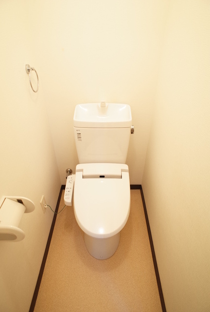 西宮市甲東園２丁目の賃貸マンションのトイレ