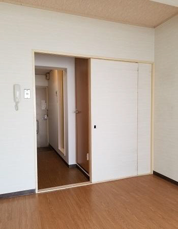 神戸市灘区日尾町２丁目の賃貸マンションの居間・リビング