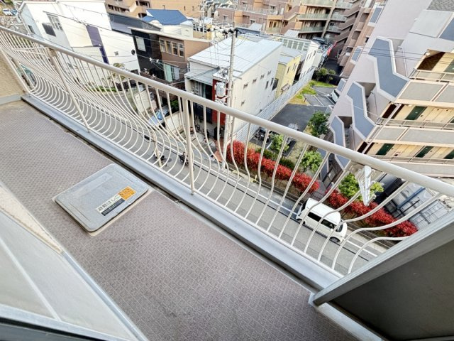 芦屋市大東町の賃貸マンションのバルコニー