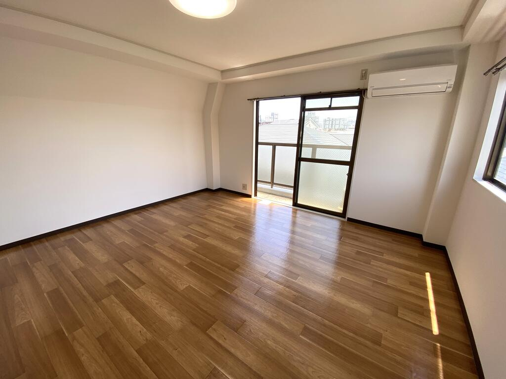 芦屋市竹園町の賃貸マンションの居間・リビング