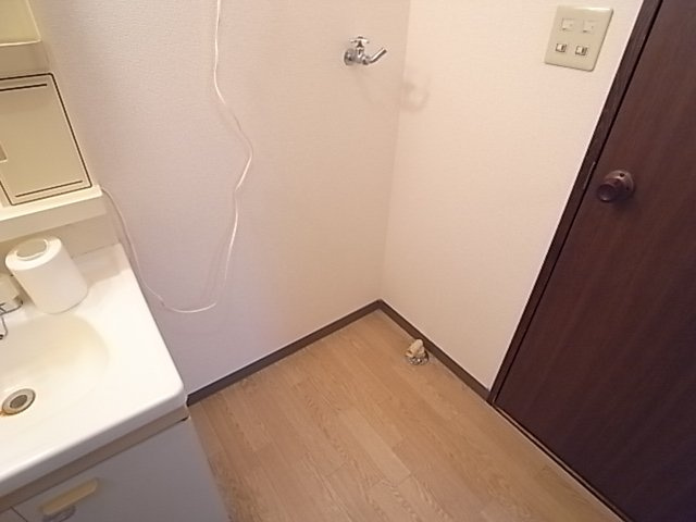 芦屋市西山町のアパートの洗面所