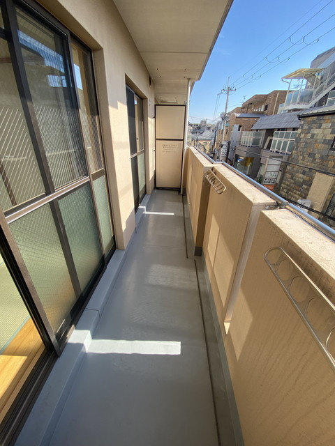 西宮市甲東園１丁目の賃貸マンションのバルコニー