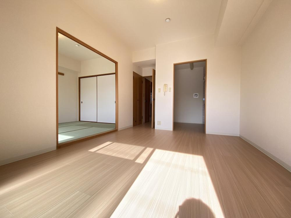 西宮市甲東園１丁目の賃貸マンションの居間・リビング