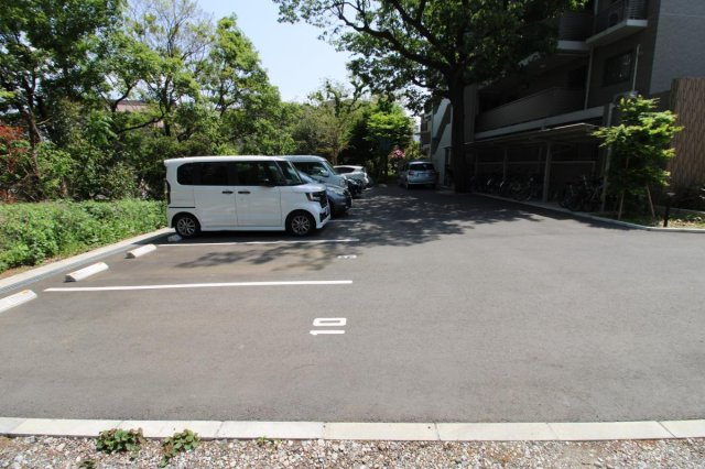 ダイコク日限山の駐車場