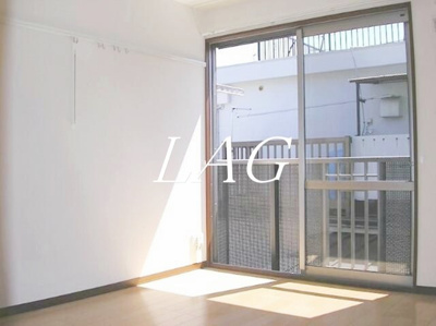 【居間・リビング】 | アイシイヴィラ | 洋室のお部屋です。