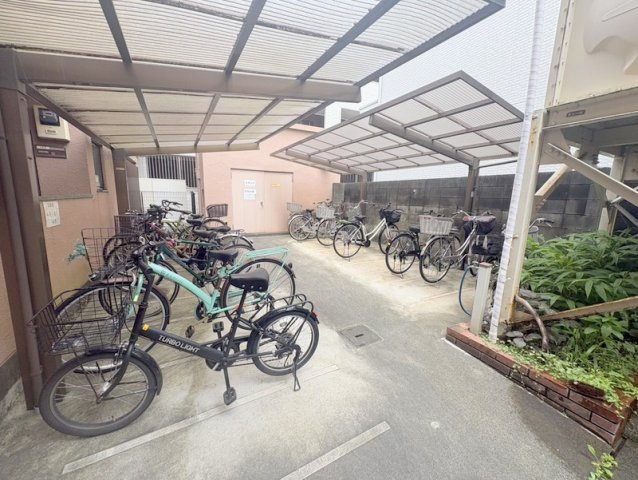 エレガンス竹ノ塚の駐輪場|共用部・駐輪場