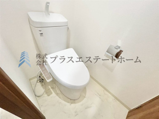 【トイレ】 | プラザ兵庫 | きれいをまもるせいけつトイレ♪お掃除はサッとひとふきで完了♪少ない水で、汚れをしっかり洗い流します♪