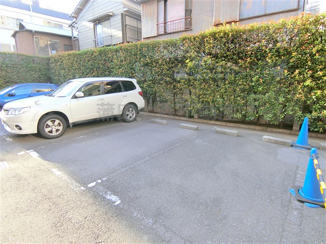 北糀谷コートの駐車場