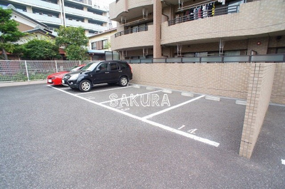 【駐車場】 | ネオグランデ大倉山 | 敷地内駐車場です♪