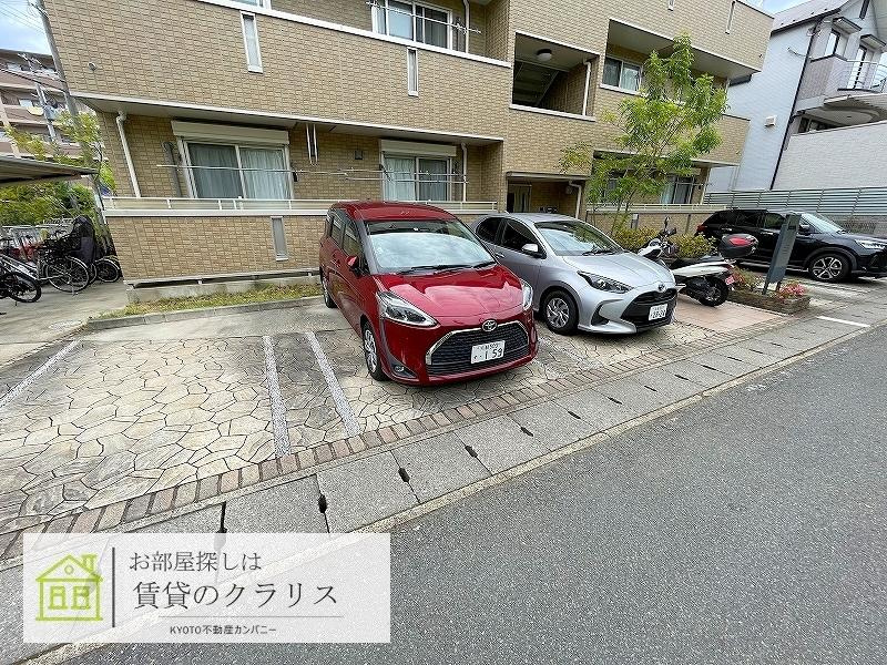 ストラーダの駐車場