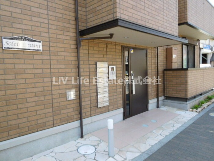 西東京市新町２丁目のアパートのエントランス