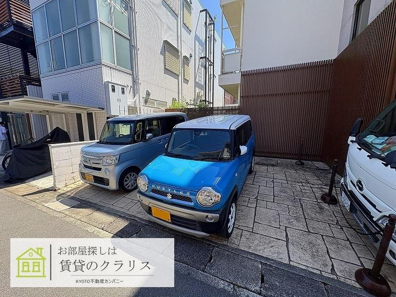 Grun榊田（グルン）の駐車場
