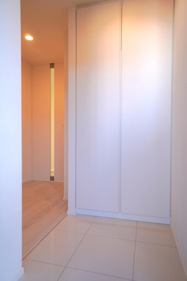 【玄関】 | Ｂｒｉｌｌｉａ　ｉｓｔ　上野稲荷町 | ※写真は同タイプ住戸です。